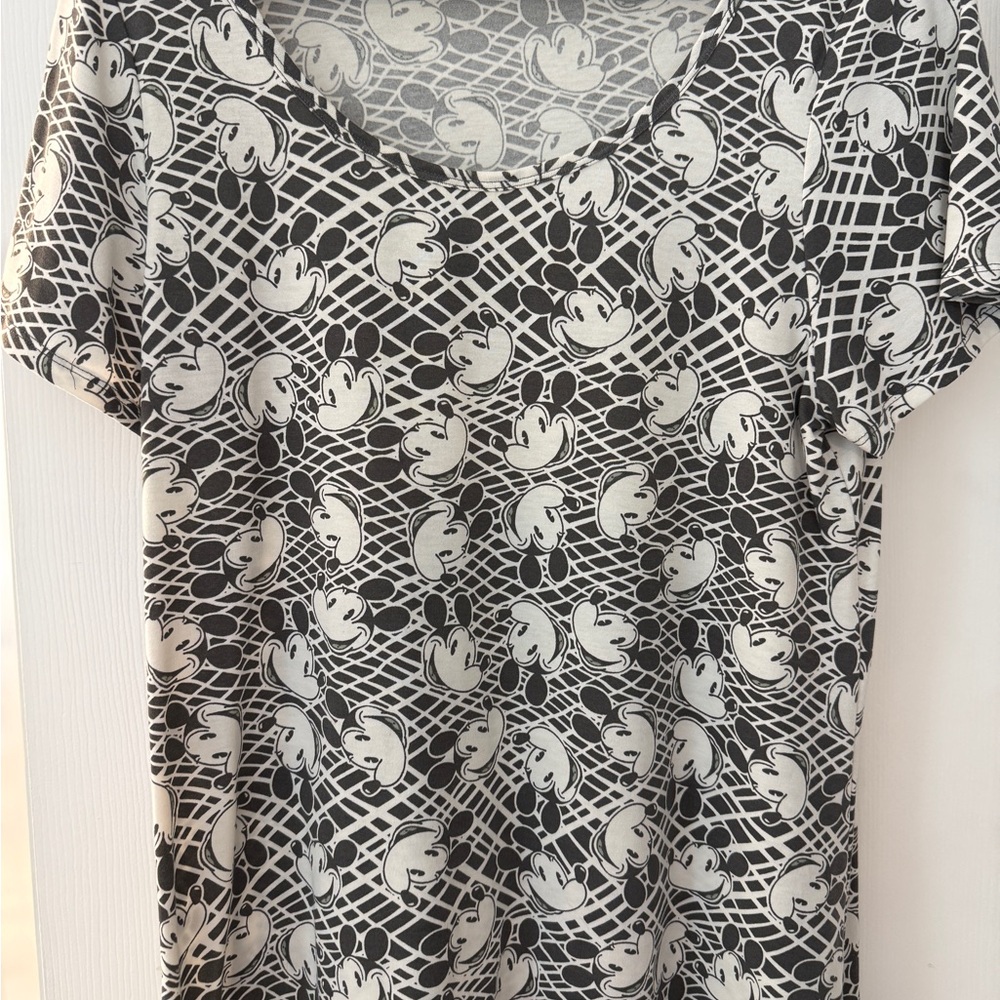 LuLaRoe Black and White Graphic Women's Tee